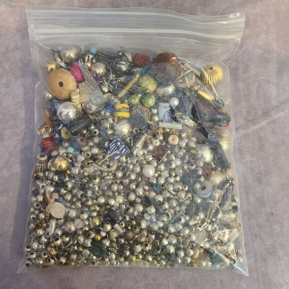 Bag of Mixed Beads - Picture 3 of 3